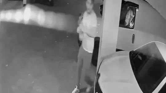 İstanbul'da kundakçı komşu dehşeti: Komşusunun aracını benzinle yaktı