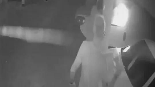 İstanbul'da kundakçı komşu dehşeti: Komşusunun aracını benzinle yaktı