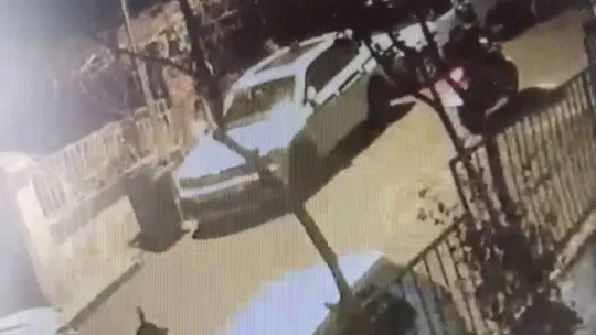 İstanbul'da lüks otomobillerden konsol ve gösterge hırsızlığı kamerada