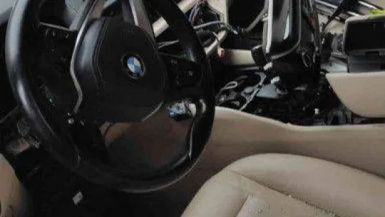 İstanbul'da lüks otomobillerden konsol ve gösterge hırsızlığı kamerada