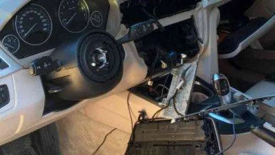 İstanbul'da lüks otomobillerden konsol ve gösterge hırsızlığı kamerada