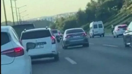 İstanbul'da makas atan sürücüler kamerada