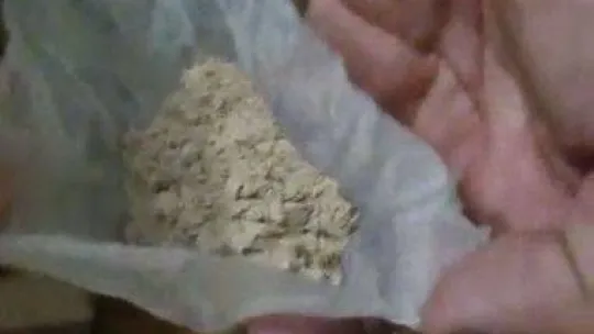 İstanbul'da nefes kesen balyozlu operasyon kamerada: Polis uyuşturucu içerken yakaladı