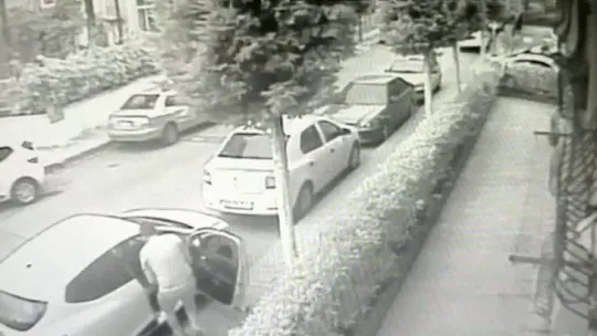 İstanbul'da oto hırsızlığı çetesine operasyon kamerada