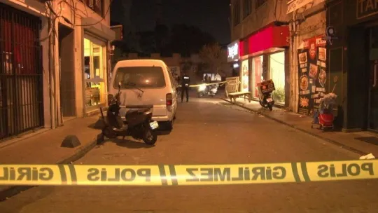 İstanbul'da restoran önünde silahlı saldırı: Yolda beklerken bacağından vuruldu