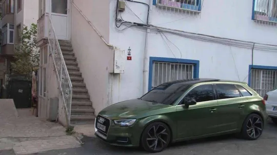 İstanbul'da şarkıcı fenomenin aracına silahlı saldırı kamerada