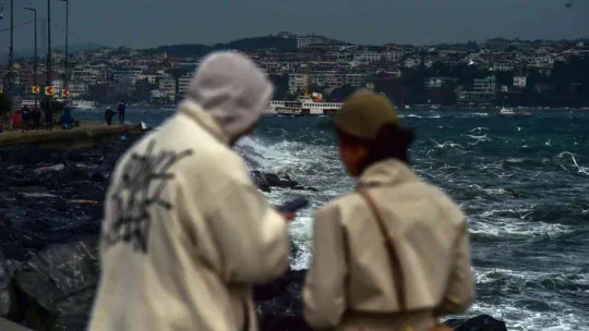 İstanbul'da şiddetli lodos etkili oluyor