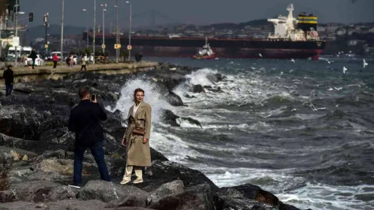 İstanbul'da şiddetli lodos etkili oluyor
