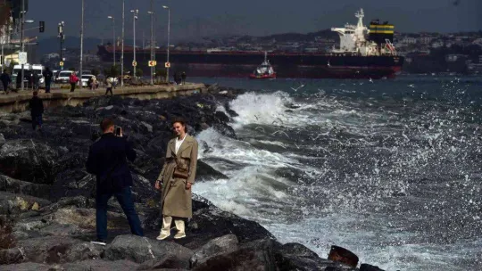 İstanbul'da şiddetli lodos etkili oluyor