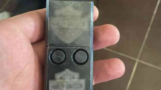 İstanbul'da silah kaçakçılarına operasyon: Garaj kumandası görünümlü suikast silahı ele geçirildi