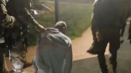 İstanbul'da silahlı saldırgan dehşeti kamerada: Özel harekat polisi operasyonla yakaladı