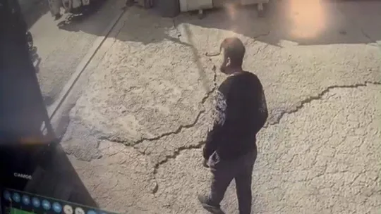 İstanbul'da silahlı saldırı kamerada: Saldırganların sesine çıkınca vuruldu