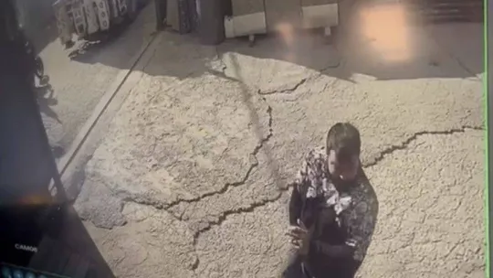 İstanbul'da silahlı saldırı kamerada: Saldırganların sesine çıkınca vuruldu