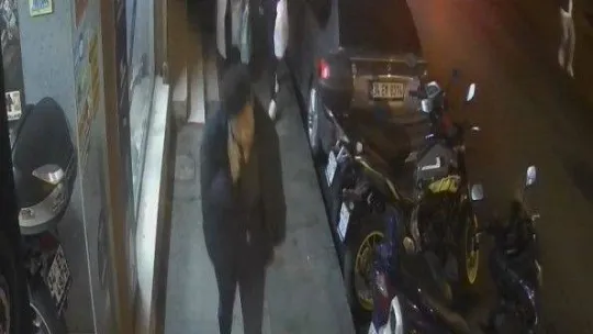 İstanbul'da silahlı saldırı kamerada: Silahla karşılık verince çatışma çıktı