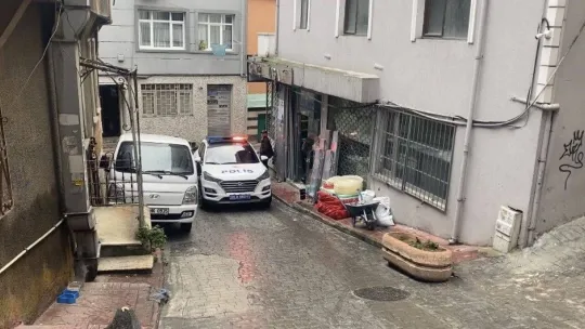 İstanbul'da silahlı saldırı sonrası ilginç anlar kamerada: 200 metre hiçbir şey olmamış gibi yürüdü