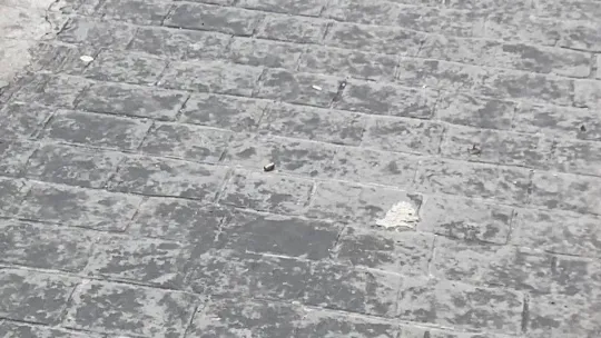 İstanbul'da silahlı saldırı sonrası ilginç anlar kamerada: 200 metre hiçbir şey olmamış gibi yürüdü