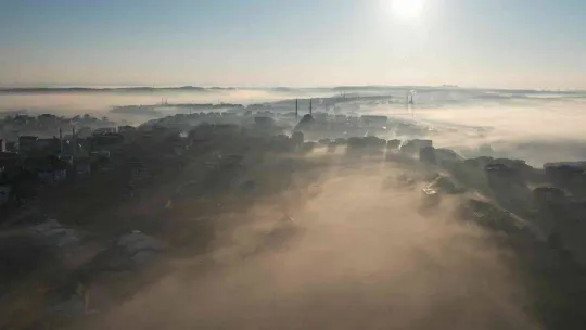 İstanbul'da sis bulutlarının kapladığı ilçe  havadan görüntülendi