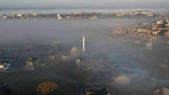 İstanbul'da sis bulutlarının kapladığı ilçe  havadan görüntülendi
