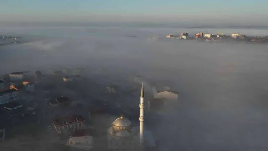 İstanbul'da sis bulutlarının kapladığı ilçe  havadan görüntülendi