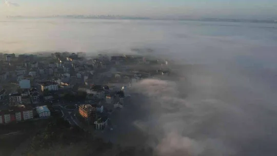 İstanbul'da sis bulutlarının kapladığı ilçe  havadan görüntülendi