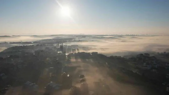 İstanbul'da sis bulutlarının kapladığı ilçe  havadan görüntülendi