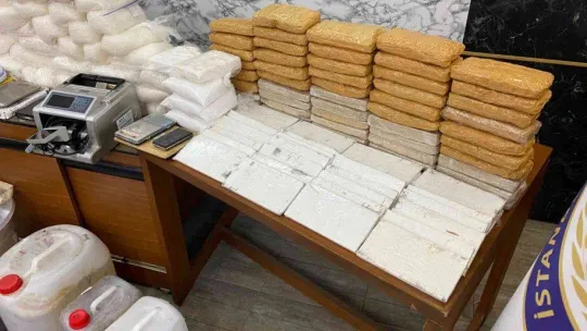 İstanbul'da son 1 ayda 455 kilogram ve 494 bin adet uyuşturucu madde ele geçirildi