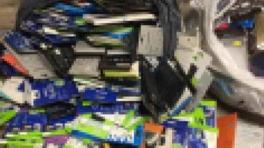 İstanbul'da suçluların teknoloji sığınağına polis baskını kamerada: 212 kayıtsız telefon bulundu