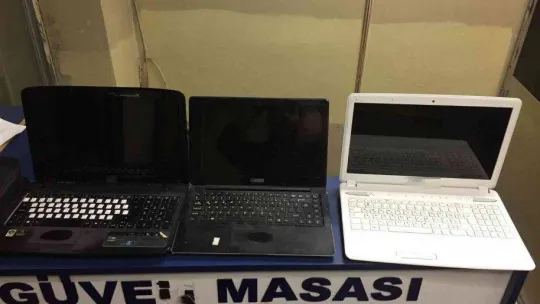 İstanbul'da suçluların teknoloji sığınağına polis baskını kamerada: 212 kayıtsız telefon bulundu