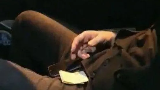 İstanbul'da taksiciden insanlık örneği: Cebinden bir deste para çıkaran alkollü müşterisini polis merkezine bıraktı