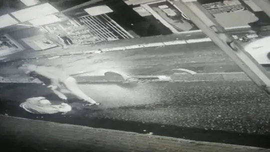 İstanbul'da taksiciye dayak kamerada: Gasp oyununu polis bozdu