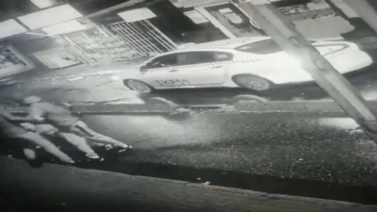 İstanbul'da taksiciye dayak kamerada: Gasp oyununu polis bozdu