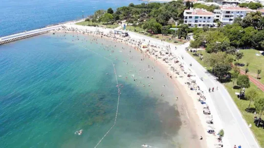 İstanbul'da termometreler 30 dereceyi gördü, Caddebostan plajı doldu taştı