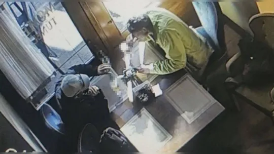 İstanbul'da turistleri içkisine ilaç atıp bayıltan gaspçı kamerada: Yeni Zelandalı turisti de soymuş