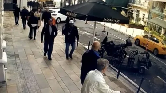 İstanbul'da turistleri içkisine ilaç atıp bayıltan gaspçı kamerada: Yeni Zelandalı turisti de soymuş