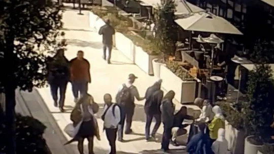 İstanbul'da turistleri içkisine ilaç atıp bayıltan gaspçı kamerada: Yeni Zelandalı turisti de soymuş