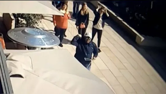 İstanbul'da turistleri içkisine ilaç atıp bayıltan gaspçı kamerada: Yeni Zelandalı turisti de soymuş