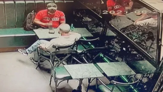 İstanbul'da turistleri içkisine ilaç atıp bayıltan gaspçı kamerada: Yeni Zelandalı turisti de soymuş