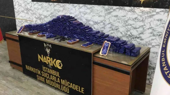 İstanbul'da uyuşturucu operasyonu: Afyon sakızını saklama kaplarının ahşap kapaklarına gizlemişler