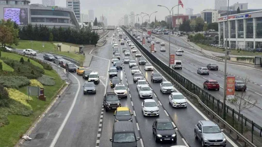 İstanbul'da yağmur nedeniyle trafik yoğunluğu yaşanıyor