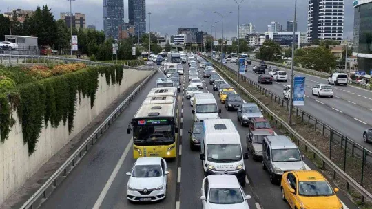 İstanbul'da yağmur trafiği: Yoğunluk yüzde 67