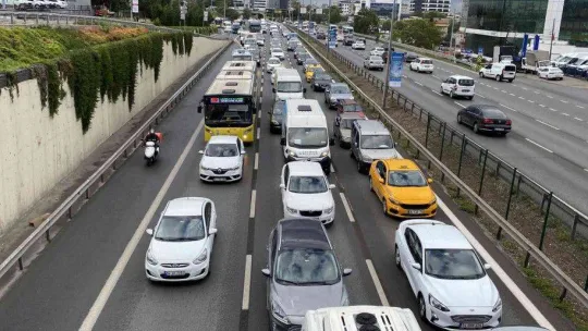 İstanbul'da yağmur trafiği: Yoğunluk yüzde 67
