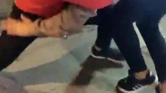 İstanbul'da yaşanan tekme, yumruk ve silahlı kavgalar kamerada