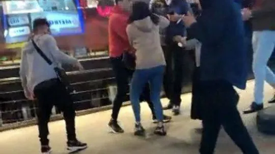 İstanbul'da yaşanan tekme, yumruk ve silahlı kavgalar kamerada