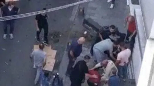 İstanbul'da yaşlı adamı döven şahsa dayak kamerada