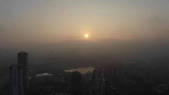 İstanbul'da yoğun sise gün doğumu eşlik etti