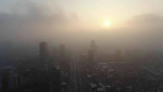 İstanbul'da yoğun sise gün doğumu eşlik etti