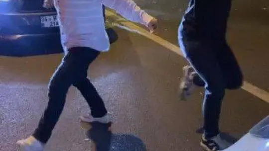 İstanbul'da yol kapatıp oynayan magandalar kamerada: Polis ceza yağdırdı