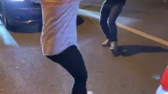 İstanbul'da yol kapatıp oynayan magandalar kamerada: Polis ceza yağdırdı