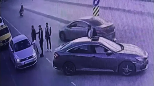 İstanbul'da yol verme kavgası cinayetle bitti: 'Beni nasıl tanımazsınız' diyerek yanlışlıkla yanındaki adamları vurdu