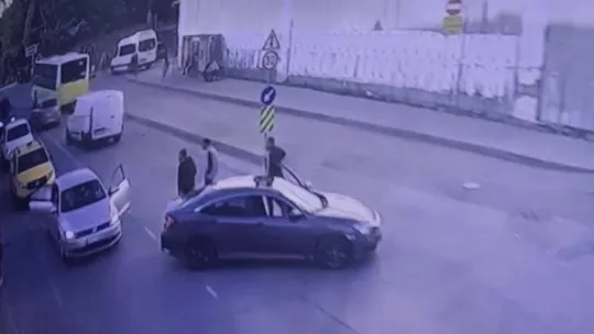 İstanbul'da yol verme kavgası cinayetle bitti: 'Beni nasıl tanımazsınız' diyerek yanlışlıkla yanındaki adamları vurdu